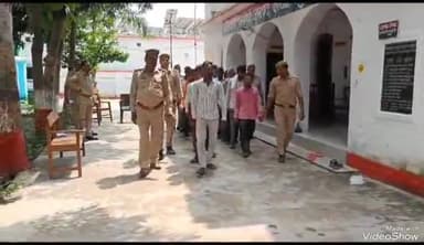 मोहम्मदी: पसगवां थाना क्षेत्र अंतर्गत नरदी गांव से पुलिस ने 16 जुआरियों को किया गिरफ्तार