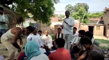 पैलानी: सबादा में यमुना किनारे बसे ग्रामीणों ने सरकार के खिलाफ खोला मोर्चा, कहा- पुल ना बनने पर लोकसभा चुनाव में नहीं करेंगे वोट