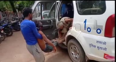 पन्ना: बरहो कुदकपुर में पैसों के लेनदेन के विवाद में दुकानदार ने लाठियों से पीटकर युवक को किया घायल, जिला अस्पताल में इलाज जारी