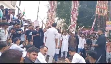 उन्नाव: शहर में निकाला गया मोहर्रम का जुलूस, पुलिस रही मुस्तैद