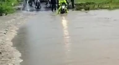 सरदारपुर: तेज बारिश से छडावद गांव में घुसा पानी, झाबुआ जिले को जोड़ने वाला रोड भी दो घंटे तक रहा बंद