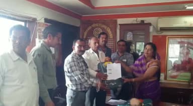 सरदारपुर: राजगढ में तीर्थ यात्रियों के बीच हवाई यात्रा के लिए नगर परिषद में टिकट का किया गया वितरण