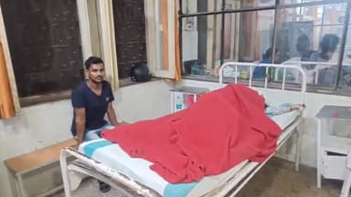 उन्नाव: उन्नाव के छोटा चौराहा स्थित सुंदर टॉकीज के पास बाइक सवार युवती चक्कर खाकर नीचे गिरी, युवती हुई गंभीर रूप से घायल