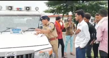 पन्ना: जिले में यातायात थाना पुलिस ने चलाया वाहन चेकिंग अभियान, 38 लोगों का किया चालान एवं वसूला ₹27 हजार का शमन शुल्क