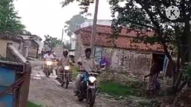 आदापुर: पुलिस ने मोहर्रम पर्व को शान्ति पूर्ण सम्पन्न कराने को लेकर थाना क्षेत्र के इलाकों में की गश्त