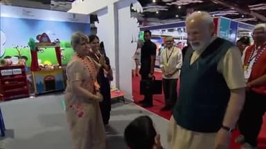 प्रधानमंत्री मोदी जब एक स्कूल में मिलने पहुंचे बच्चों से #modi #pm #newsinhindi