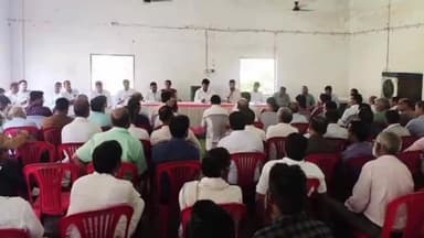 जतारा: सामुदायिक भवन में विधायक ने CM के कार्यक्रम को लेकर की समीक्षा बैठक