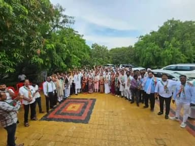 सागर नगर: कांग्रेस पदाधिकारियों का सागर महापौर प्रत्याशी निधि सुनील जैन के निवास पर हुआ सम्मान, सरकार बनाने का लिया संकल्प