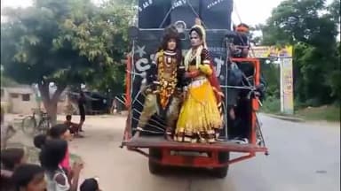 शाहजहांपुर: सावन के पवित्र माह में फर्रुखाबाद शाहजहांपुर मार्ग पर कांवड़ यात्रियों की रही धूम, झांकियां रही आकर्षण का केंद्र