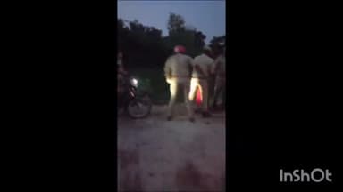 महसी: शिवपुर इमामगंज तटबंध पर बेरहमी से पुलिसकर्मी पुजारी की कर रहे थे पिटाई, पुलिस की बर्बरता का वीडियो सोशल मीडिया पर वायरल