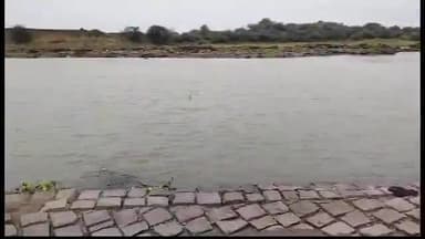 पीपलदा: केथूदा के समीप चंबल नदी की झरेर पुलिया पर चल रही 5 फिट पानी की चादर, 23 दिनों से मार्ग अवरुद्ध