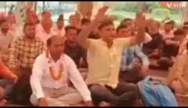 अम्बाला: उपायुक्त कार्यालय पर लिपिकीय वर्ग के कर्मचारियों द्वारा परिवार सहित सरकार के खिलाफ किया गया रोष प्रदर्शन