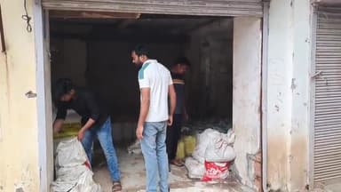 खुरई: पठार पर स्थित किराना व्यापारी के गोदाम में जैक लगाकर चोरों ने शटर तोड़ने का किया प्रयास, खुरई शहरी थाने में मामला दर्ज