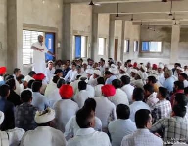 रानीवाड़ा: रानीवाड़ा देवासी समाज के 27 अगस्त को होने वाले महाकुंभ की बैठक आयोजित कांग्रेस प्रदेश उपाध्यक्ष रतन देवासी ने लिया भाग।