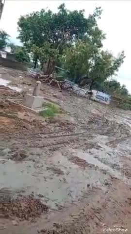 रानीवाड़ा: फतापुरा गांव में बरसाती पानी जमा होने से लोगों को हो रही परेशानी, अधिकारियों को अवगत कराने के बाद भी नहीं हुआ समाधान