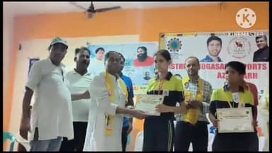 आज़मगढ़: अग्रसेन महाविद्यालय में दो दिवसीय जिला स्तरीय योगासन चैंपियनशिप का हुआ समापन, विजेता बच्चों को मिला मेडल