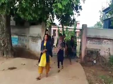 तिलौथू: प्रखंड क्षेत्र के बिभिन्न गाँवो में हंगर प्रोजेक्ट के माध्यम से क्लब के सदस्यों के द्वारा लगाया गया सैकड़ों फलदार पौधा।