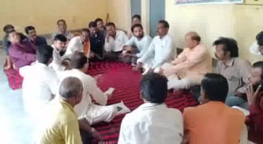 सागर नगर: वार्ड-12 शंकरगढ़ में संत रविदास के भव्य मंदिर निर्माण के भूमि पूजन को लेकर हुई बैठक, विधायक प्रदीप लारिया रहे मौजूद