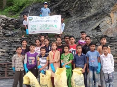 भावी पीढ़ी को स्वस्थ वातावरण के लिए वर्तमान में चर्चा करना आवश्यक है,पर्यावरण संरक्षण के प्रति बच्चों को जागरूक करना व पर्यावरण संरक्षण के लिए उनकी सहभागिता होना आवश्यक है।

#chhatrari #snowvalleywarriors #healinghimalayas #next #genration