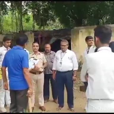 कलेर: मेहंदीया थानाध्यक्ष ने पर्यावरण संरक्षण के लिए मेहंदिया थाना परिसर में छात्र छात्राओं को किया जागरूक