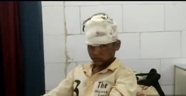 पन्ना: ग्राम बिल्हा में खेलते समय छत से गिरकर 10 वर्षीय बालक हुआ घायल, प्राथमिक उपचार के बाद जिला अस्पताल रेफर