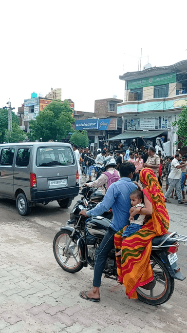 मथुरा: #लक्ष्मी नगर #ईद मोहर्रम  #पूरे पुलिस प्रशासन की निगरानी में #जय हिंद