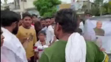 निसिंग: गांव गोंदर में राजपूत समाज के लोगों ने फूंका भाजपा सरकार का पुतला