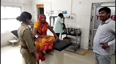 इटावा: पुरामुरोंग गांव में पारिवारिक विवाद में पति ने पत्नी को मारपीट कर किया घायल, पुलिस मेडिकल करा जांच पड़ताल में जुटी