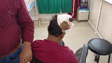 हाथरस: अलीगढ़ रोड मंडी समिति के पास चलती बाइक से गिरकर युवक हुआ गंभीर रूप से घायल, कराया गया जिला अस्पताल में भर्ती #दुर्घटना