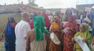 चितरंगी: कांग्रेस प्रदेश सचिव के द्वारा नारी सम्मान योजना के तहत गनियारी में 200 महिलाओं के भरवाए गए फार्म