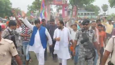 साहेबगंज: VIP पार्टी के राष्ट्रीय अध्यक्ष मुकेश सहनी पहुंचे रामपुर, वोट नहीं बेचने के लिए लोगों को दिलाया संकल्प