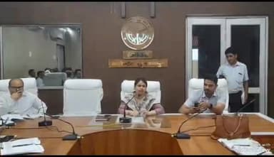 सुल्तानपुर: कलेक्ट्रेट सभागार में डीएम की अध्यक्षता में 'मेरी माटी मेरा देश' कार्यक्रम की कार्य योजना के सम्बन्ध में हुई बैठक