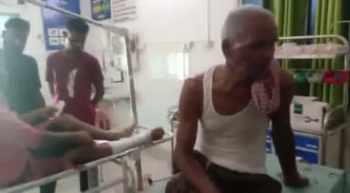 रामगढ़ चौक: भारत गैस एजेंसी के समीप  वाहन के चकमे से बाइक की बिगड़ी संतुलन बाइक चालक और सवार गिरकर हुआ गंभीर रूप से जख्मी