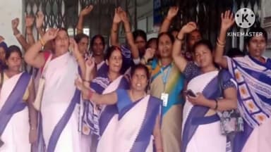 तुरकौलिया: तुरकौलिया सामुदायिक स्वास्थ्य केंद्र पर 20वें दिन भी आशा कार्यकर्ताओं ने 9सूत्री मांगों को लेकर धरना प्रदर्शन किया