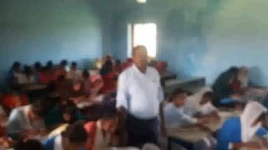 अमौर: अमौर प्रखंड के विभिन्न उच्च विद्यालय में कक्षा नवम व दशम की परीक्षा शांतिपूर्ण संपन्न हुई