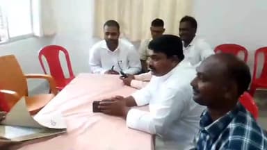 हिलसा: प्रखंड कार्यालय में प्रखंड के नए BDO अमर कुमार प्रखंड के विभिन्न पंचायतों के मुखिया के साथ समस्याओं को लेकर किया बैठक