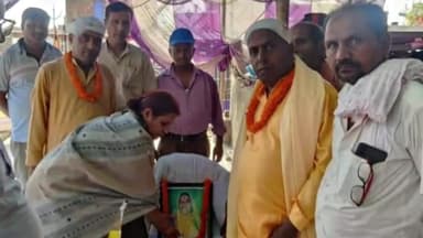 बाजपट्टी: बनगांव बाजार में जदयू कार्यकर्ता की मां के श्राद्ध कर्म में शामिल हुई बाजपट्टी की पूर्व विधायक डॉक्टर रंजू गीता