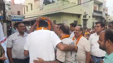 अम्बाला: वार्ड नंबर 9 के नया बांस मोहल्ले में कांग्रेसी नेता और एआईसीसी मेंबर चेतन चौहान ने जनसभा कर गिनवाई वार्ड की समस्याएं