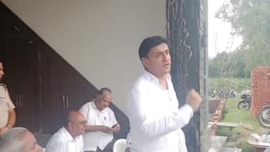 जगाधरी: इनेलो पार्टी हरियाणा परिवर्तन यात्रा को लेकर पूर्व विधायक दिलबाग सिंह ने तेजली गांव के लोगों को दिया निमंत्रण