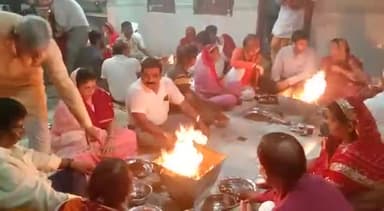 अलवर: बजाजा बाजार स्थित प्राचीन महावर गोविंद देव मंदिर में शिव महापुराण कथा के समापन पर हवन यज्ञ कर किया प्रसाद वितरित