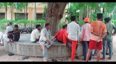 मऊरानीपुर: धमनापायक छत पर सो रही मासूम बच्ची को सांप ने बनाया अपना शिकार,बच्ची की हुई मौत, परिजनों में मचा कोहराम।