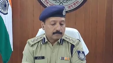 छतरपुर नगर: गौर में बंधक को छुड़ाने गई पुलिस टीम पर हमला मुख्य आरोपी गिरफ्तार एसपी ऑफिस में एसपी ने दी जानकारी