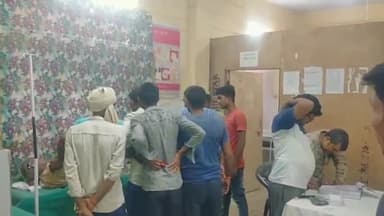 इकौना: इकौना बीरपुर मार्ग पर अकबरपुर गौशाला के पास ट्रॉली का पहिया निकला, ट्रॉली बाइक सवार के ऊपर पलटी व बाइक सवार हुआ घायल