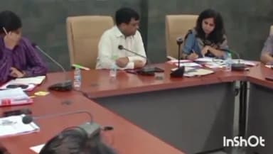 रतलाम नगर: कलेक्ट्रेट सभाकक्ष में DM ने बैठक आयोजित कर वर्षा के दृष्टिगत दुर्घटना से बचाव के लिए अधिकारियों को दिए निर्देश