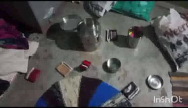 मनिया: मनिया कस्बा टांडा रोड की घटना सोने चांदी के जेवरात और नगदी पार दिनदहाड़े की चोरी 500000 की बताई जा रही है चोरी