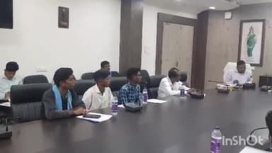 सुकमा: सुकमा के कलेक्ट्रेट में कलेक्टर हरीश ने आगामी विधानसभा निर्वाचन को लेकर ली राजनीतिक दलों की बैठक