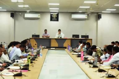 कोंडागांव: कलेक्टर दीपक सोनी ने समय-सीमा बैठक में की विकास कार्यों की समीक्षा निर्माण कार्यों को तेजी से पूर्ण करने के दिए निर्देश