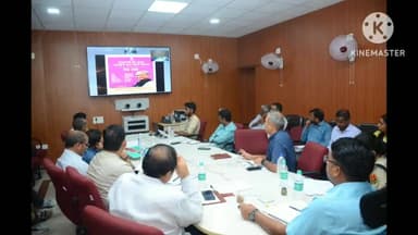 जालौर: जालौर जिला कलेक्ट्रेट में इंदिरा गांधी स्मार्ट फोन योजना के तहत कलेक्ट्रेट सभागार में ली बैठक