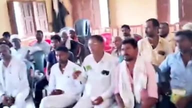 रामगढ़ चौक: किसान भवन में प्रखंड विकास पदाधिकारी ने जनप्रतिनिधियों व किसानों के साथ किया बैठक