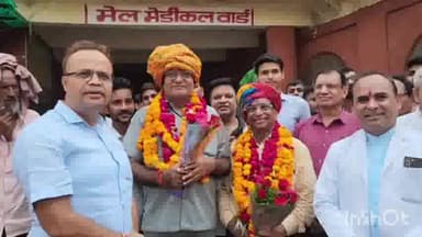 धौलपुर: डॉ. अशोक जिंदल और नर्सिंग अधीक्षक राकेश हुए सेवानिवृत्त, जिला कलेक्टर ने स्वागत कर अस्पताल से दी विदाई